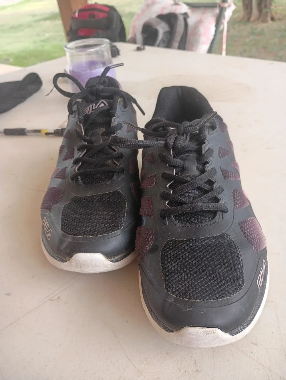 Fila Women's Black and Pink Athletic Mesh Sneakers